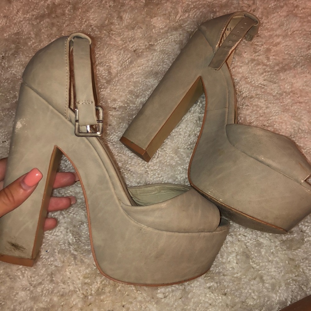 Steve Madden Beige chunky heel